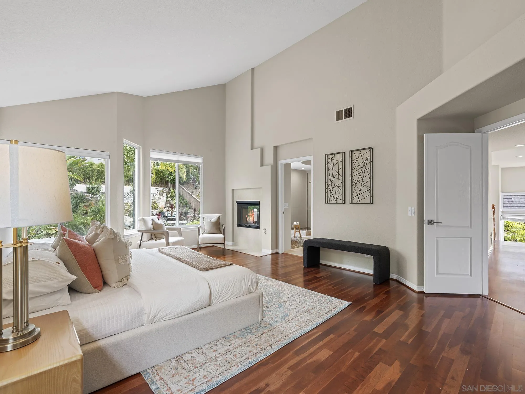 https://cdn.realtyfeed.com/cdn/127/260015016/bf3af5de5119426e9f47b25a12abb0b2.webp