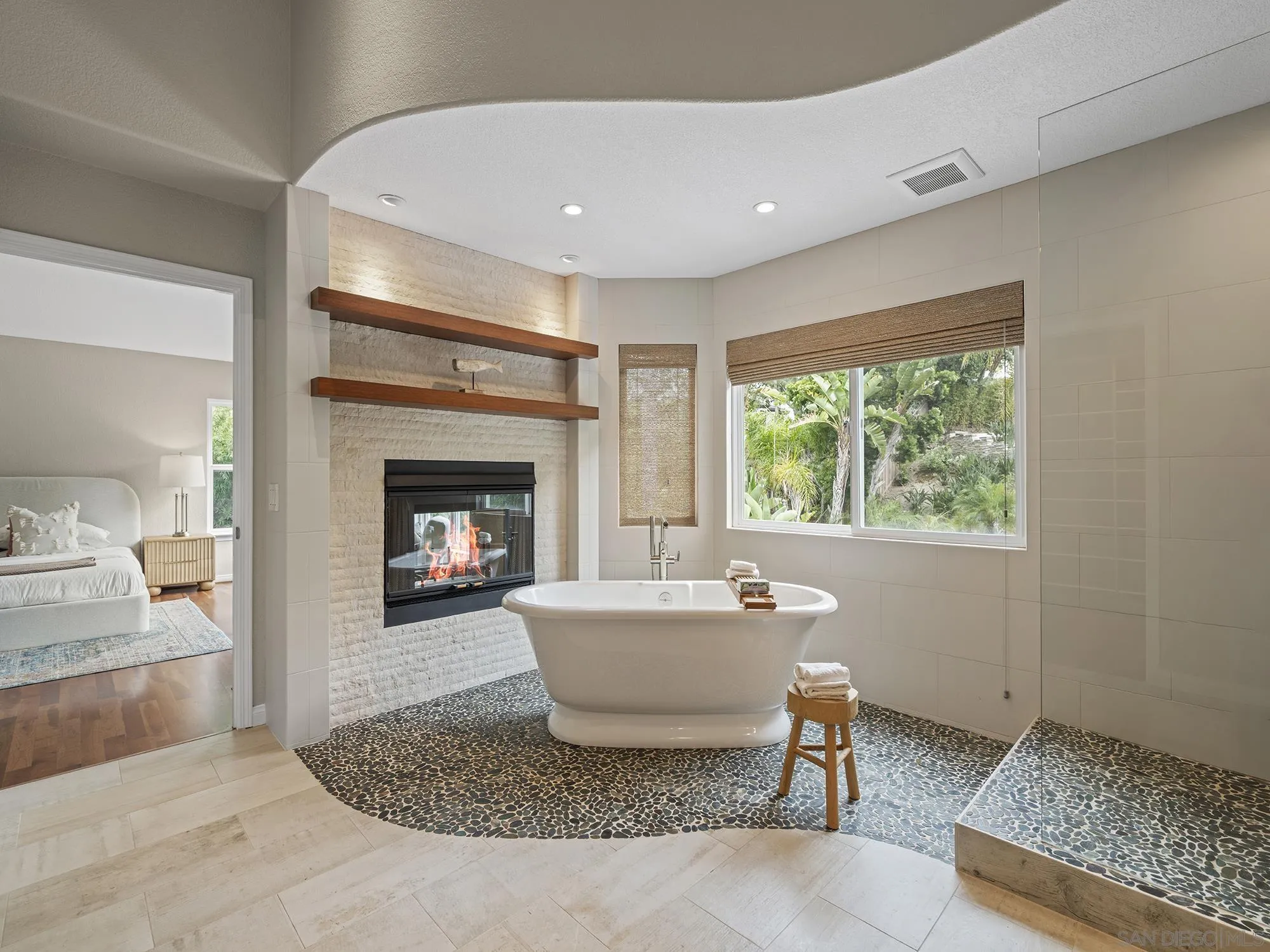 https://cdn.realtyfeed.com/cdn/127/260015016/c3de33baaab51bded92bec906cd2239c.webp