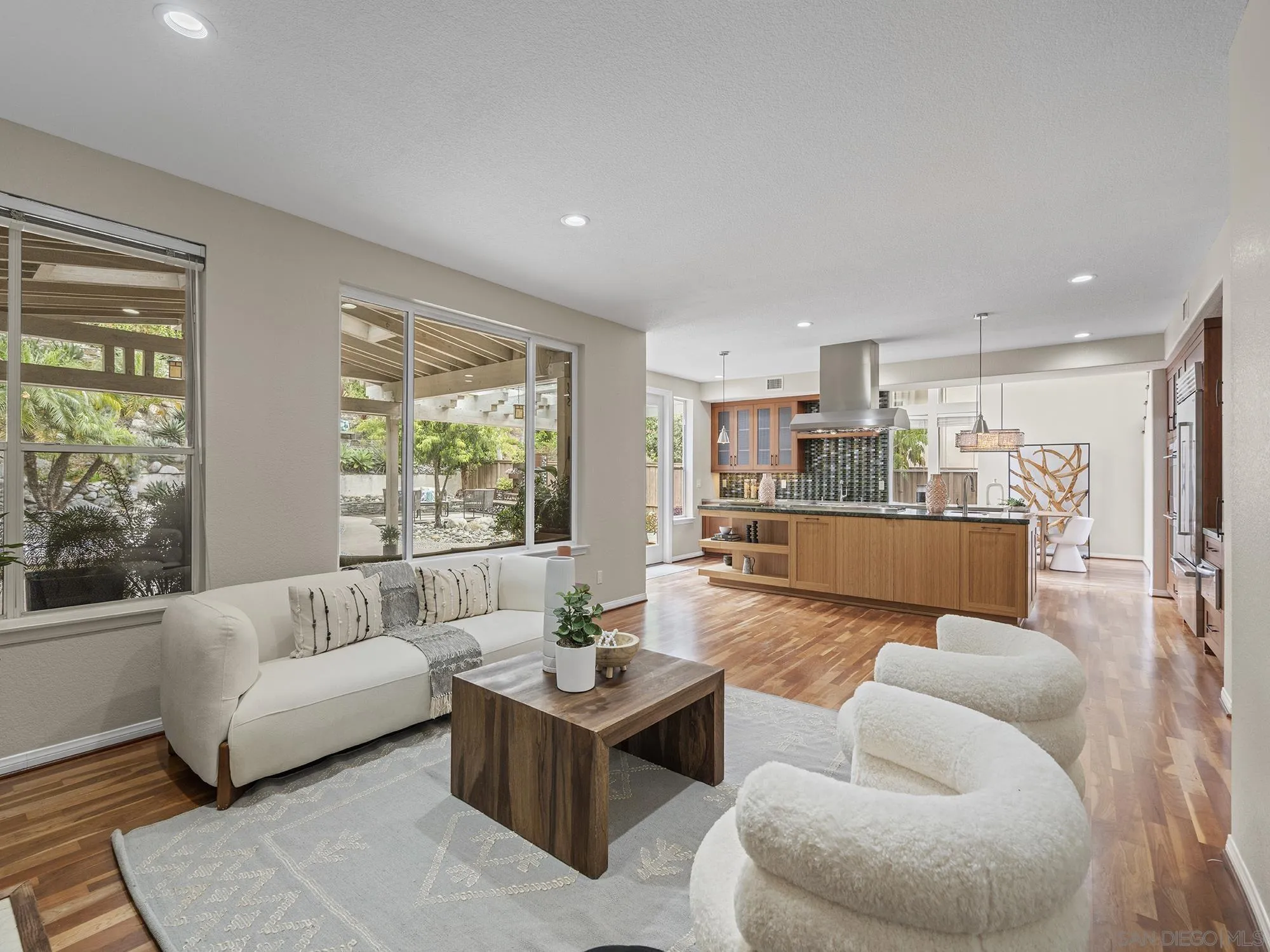 https://cdn.realtyfeed.com/cdn/127/260015016/c71f30379aa4e84199483b08f68b075e.webp