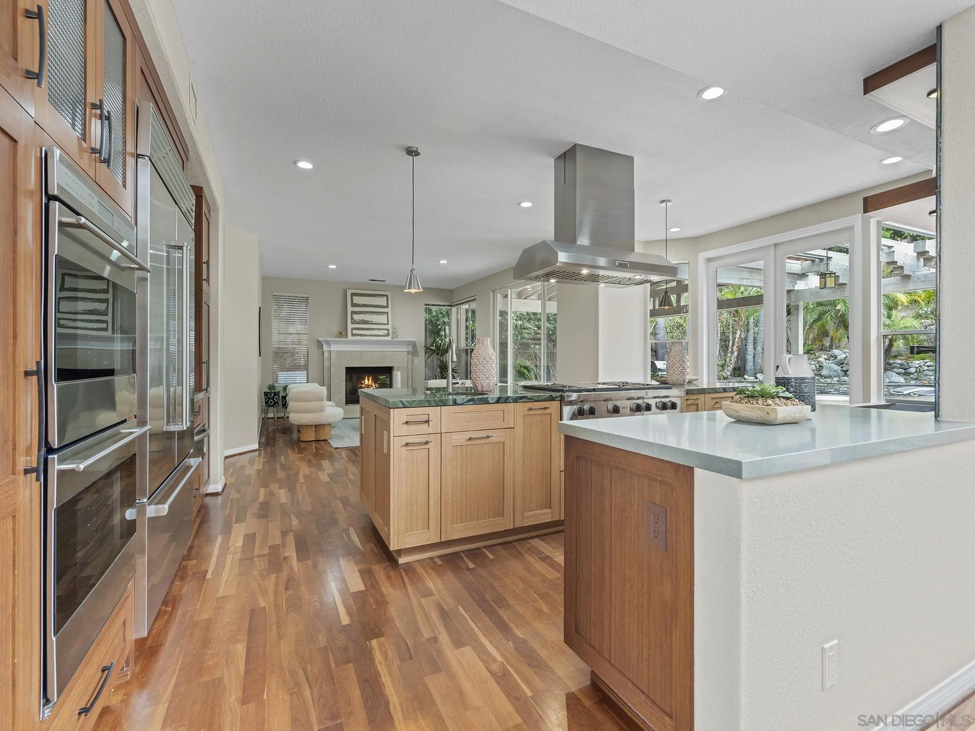 https://cdn.realtyfeed.com/cdn/127/260015016/e69722fd209b3f9cb9e06d6deed56925.webp