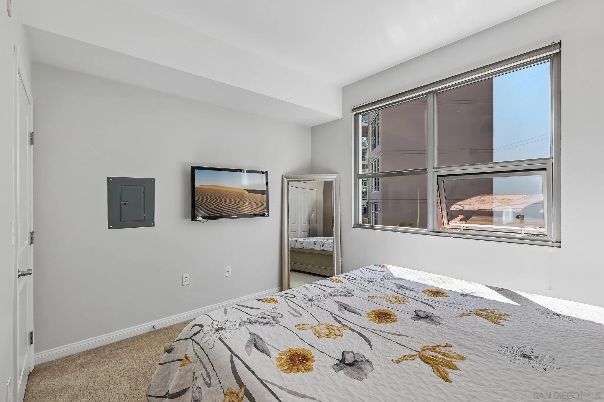 https://cdn.realtyfeed.com/cdn/127/260015022/5fd615e7ba9318cb6454f14bba245a1c.webp