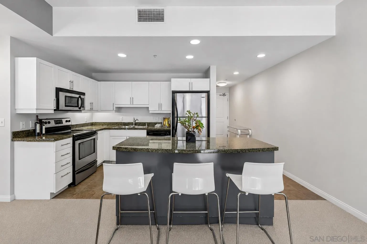 https://cdn.realtyfeed.com/cdn/127/260015022/fefcd9373f2236592a8143f9bf9ca11e.webp