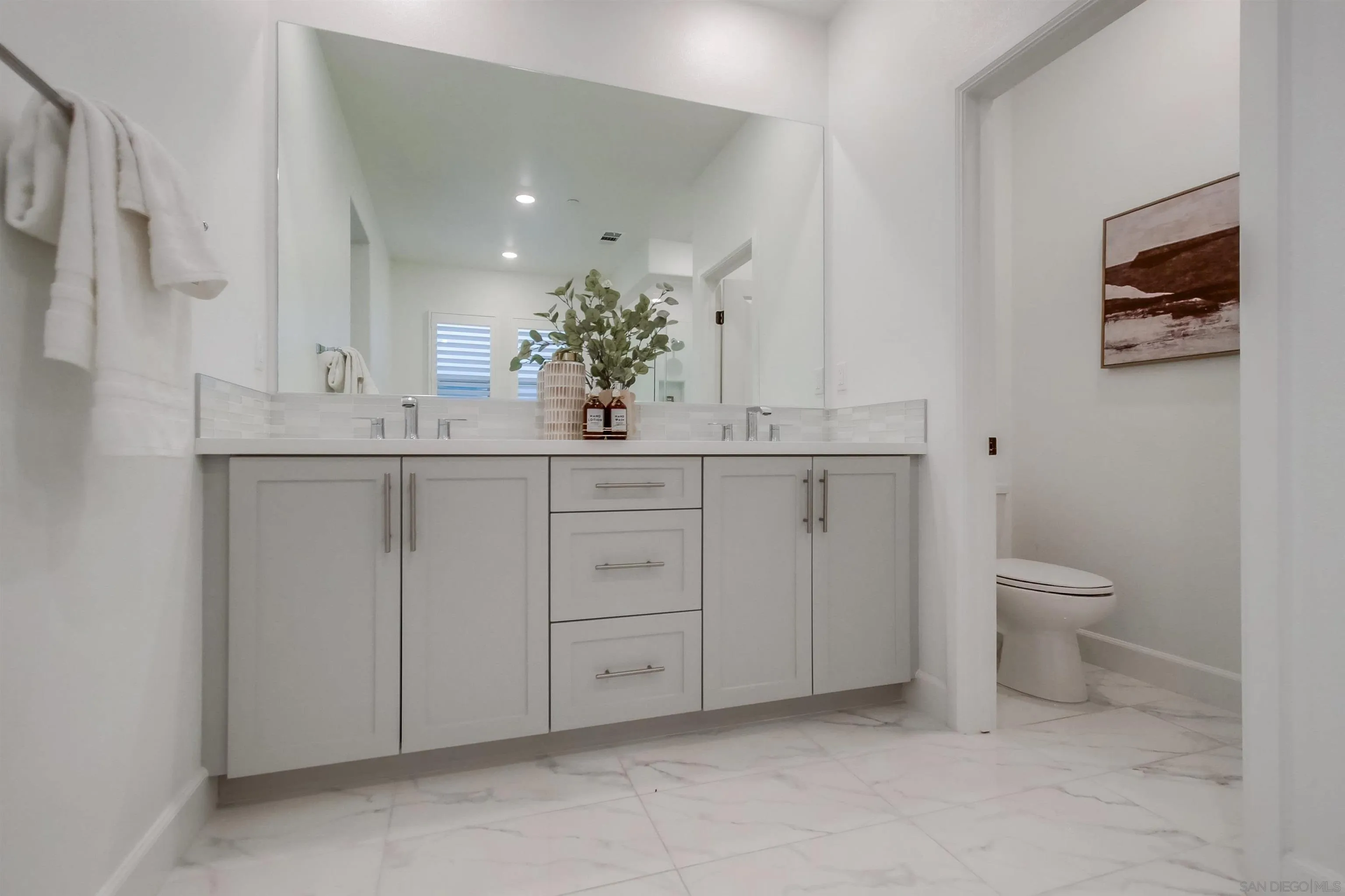 https://cdn.realtyfeed.com/cdn/127/260015026/432271d248ba3c4c20dabe14811c9b94.webp