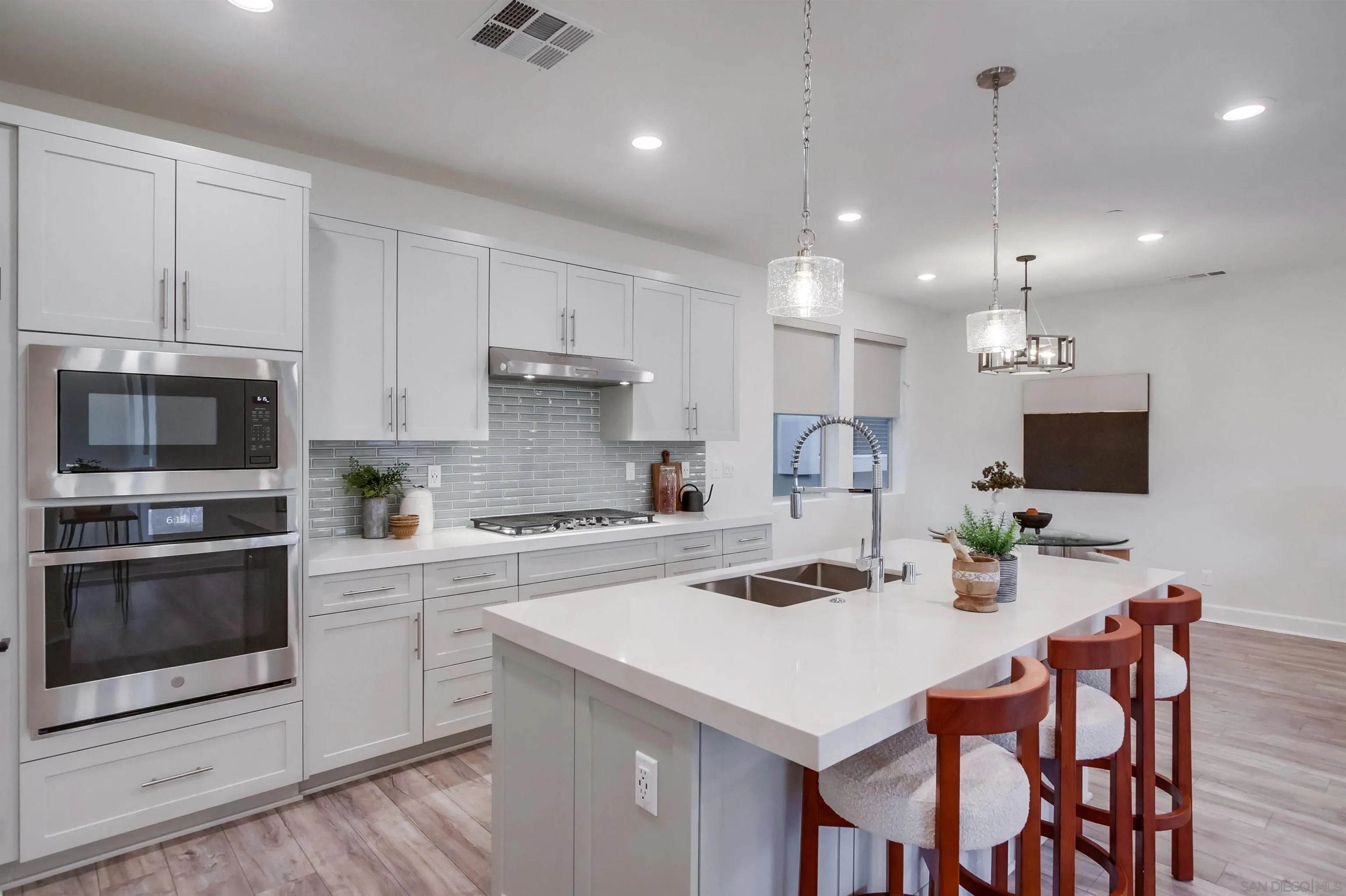https://cdn.realtyfeed.com/cdn/127/260015026/5e10723bb668b1e4b91a5c6691e05d10.webp