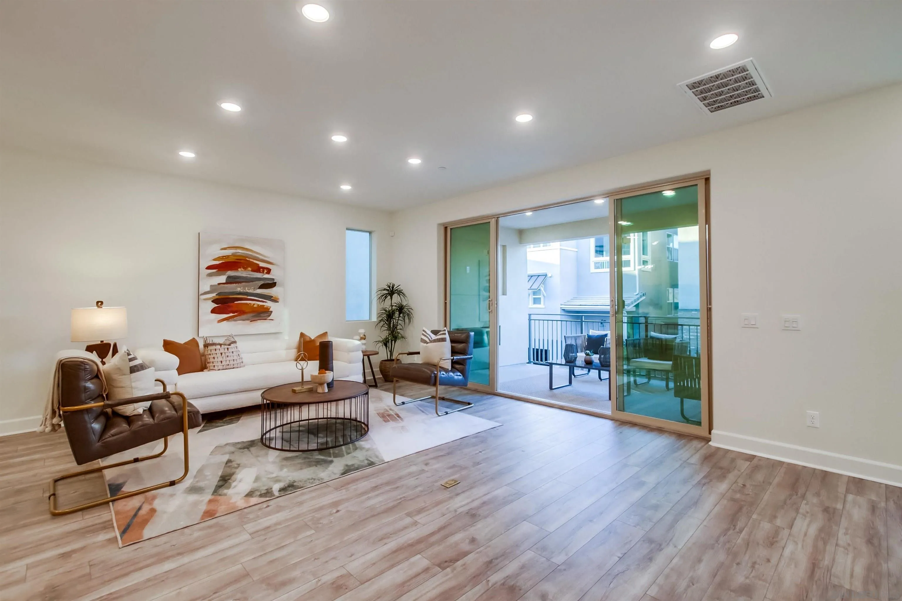 https://cdn.realtyfeed.com/cdn/127/260015026/6641b6f828f416937a5556b634406a24.webp