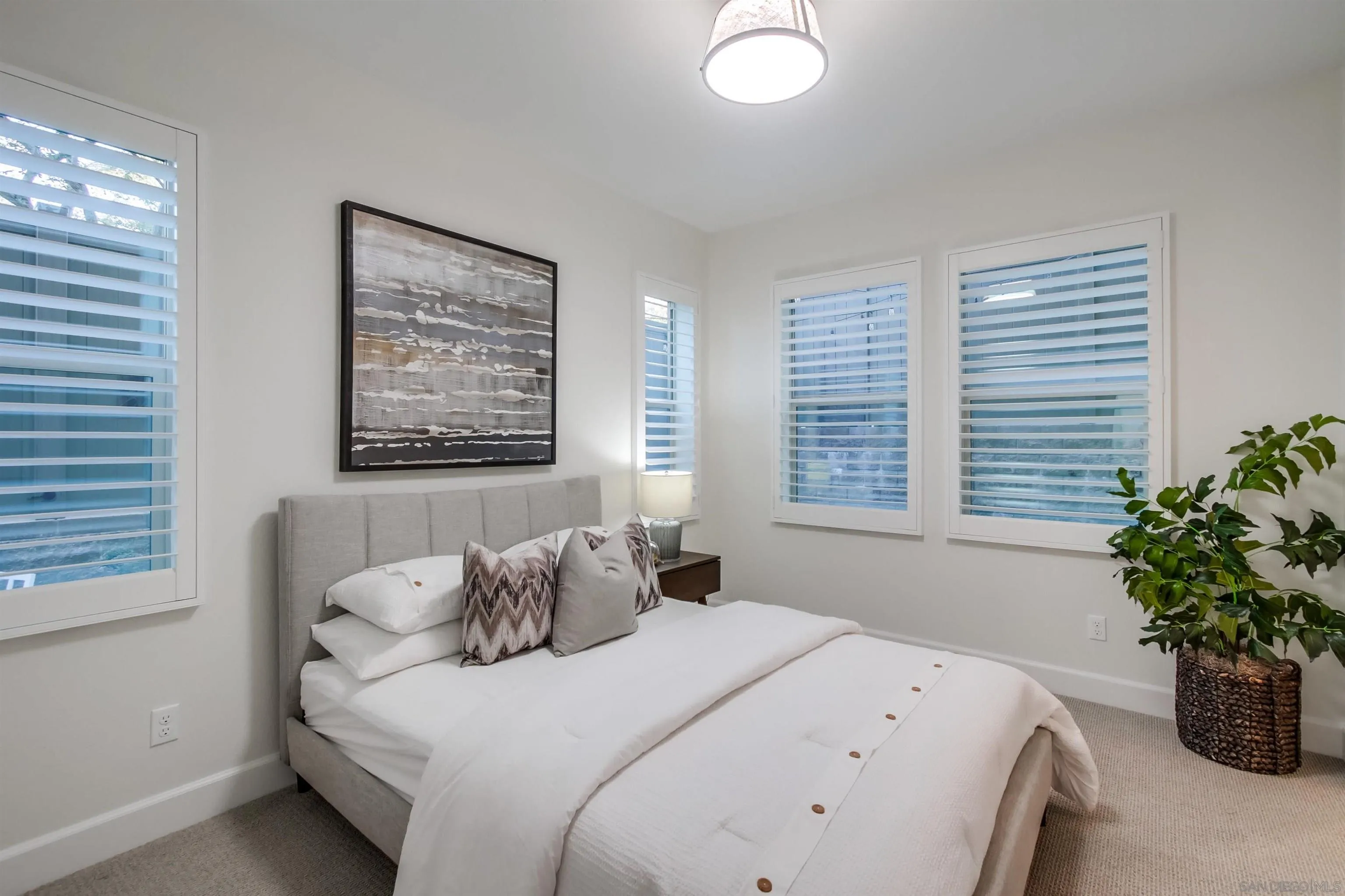https://cdn.realtyfeed.com/cdn/127/260015026/695d3b077edac7894e10e241a7c8b1a2.webp