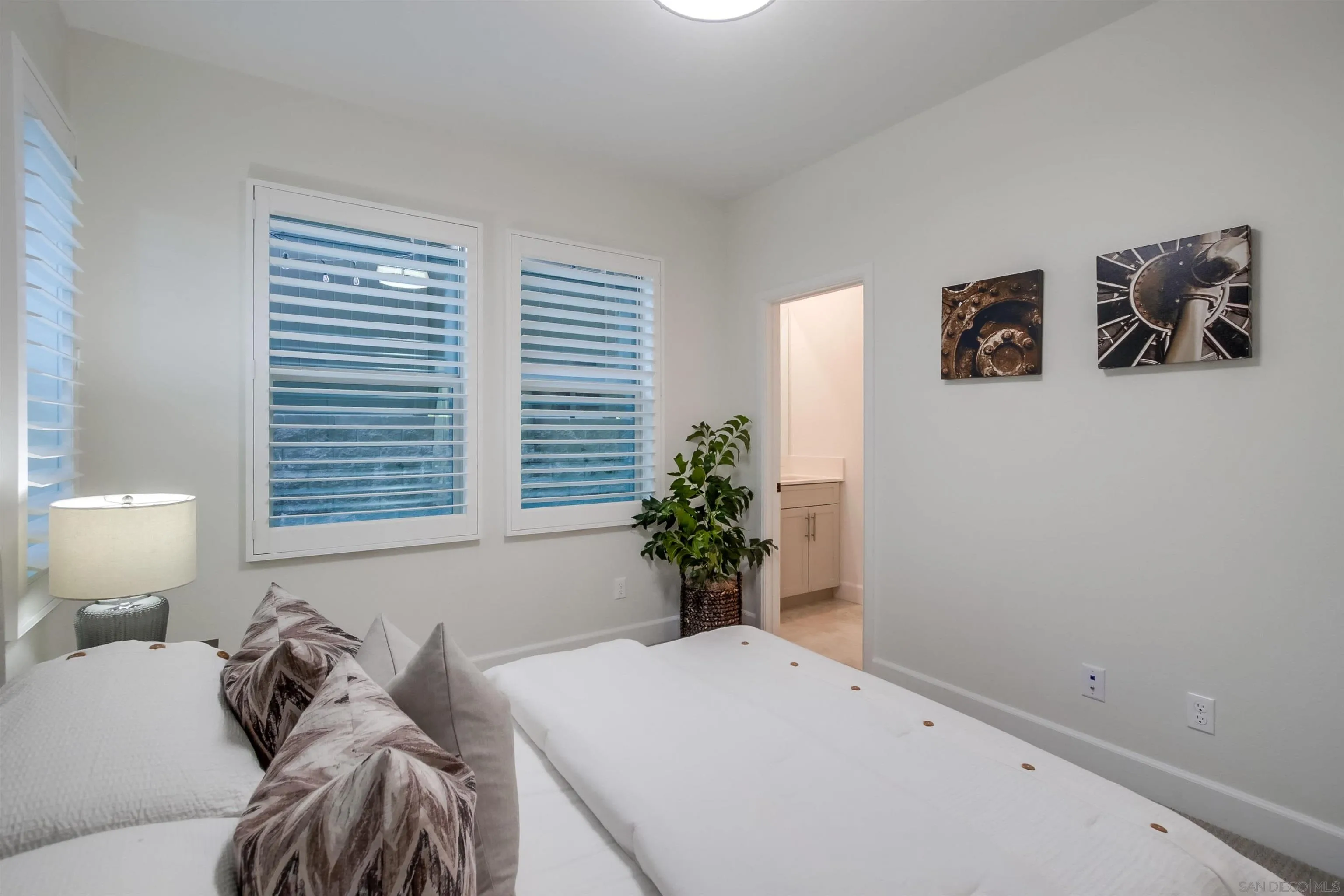 https://cdn.realtyfeed.com/cdn/127/260015026/94f43ad8aaa220806ea1ad1fedbc1f6c.webp