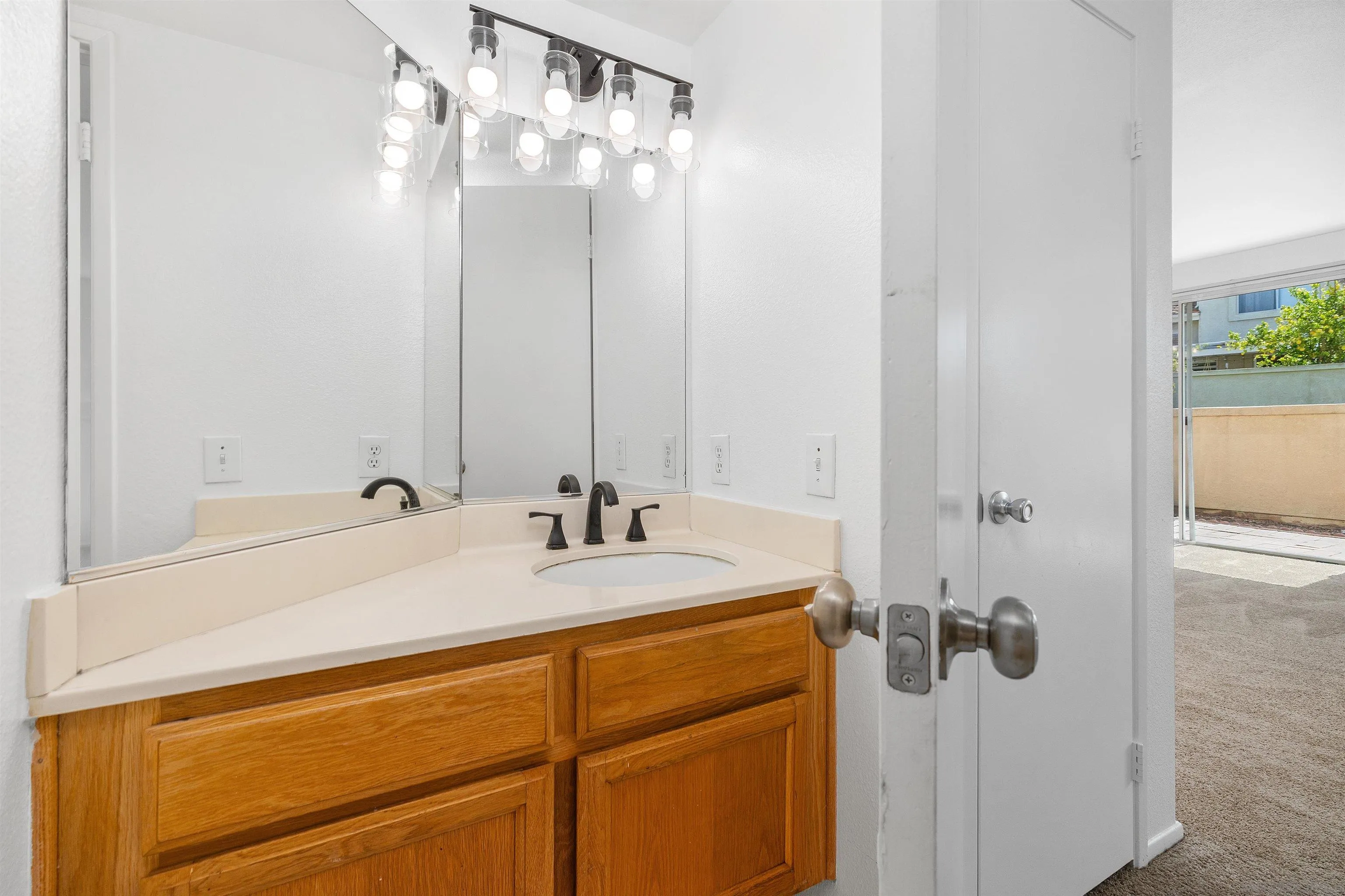 Photo #13: 260015031 Listing: Photo #13