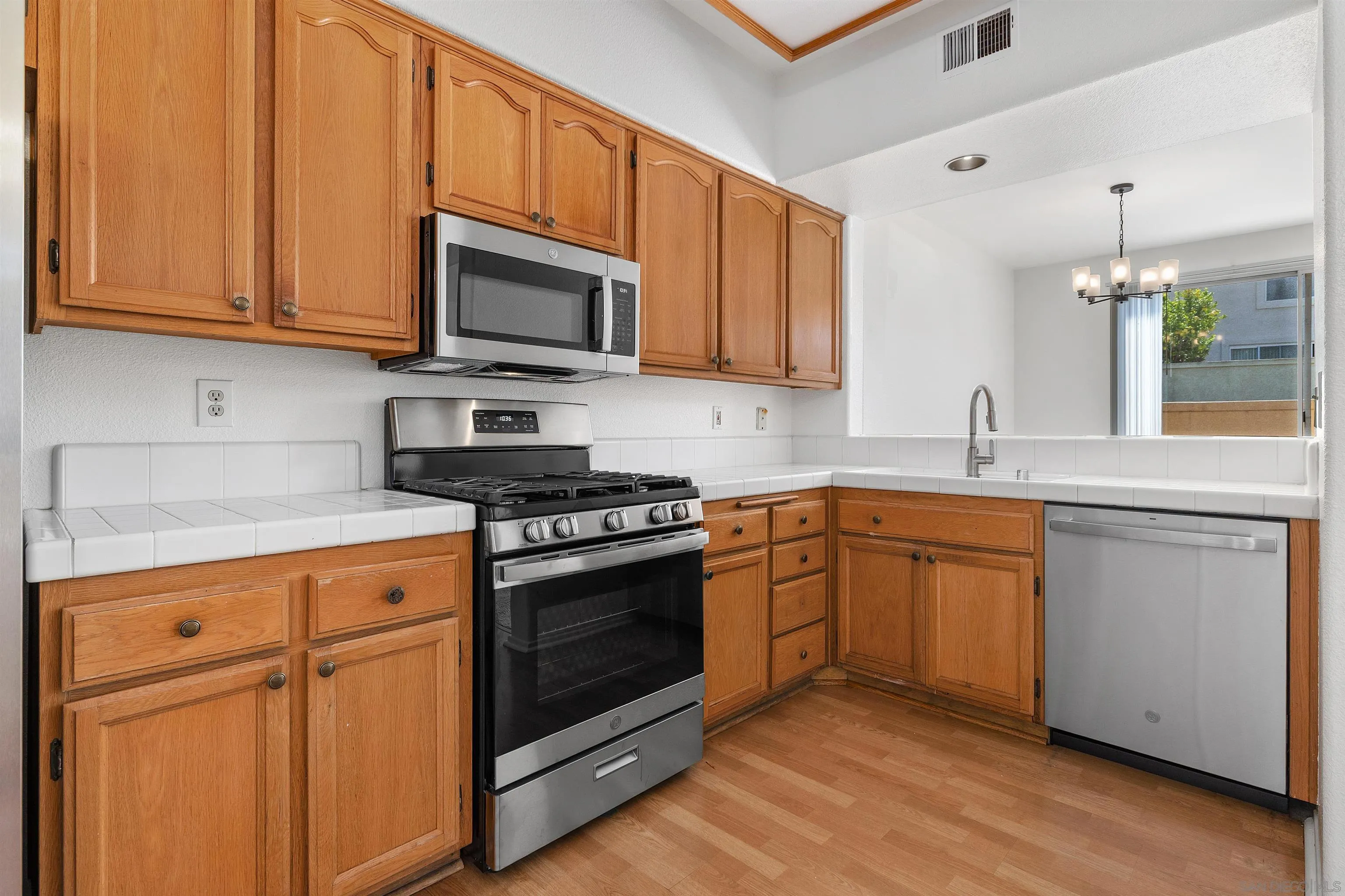 Photo #8: 260015031 Listing: Photo #8