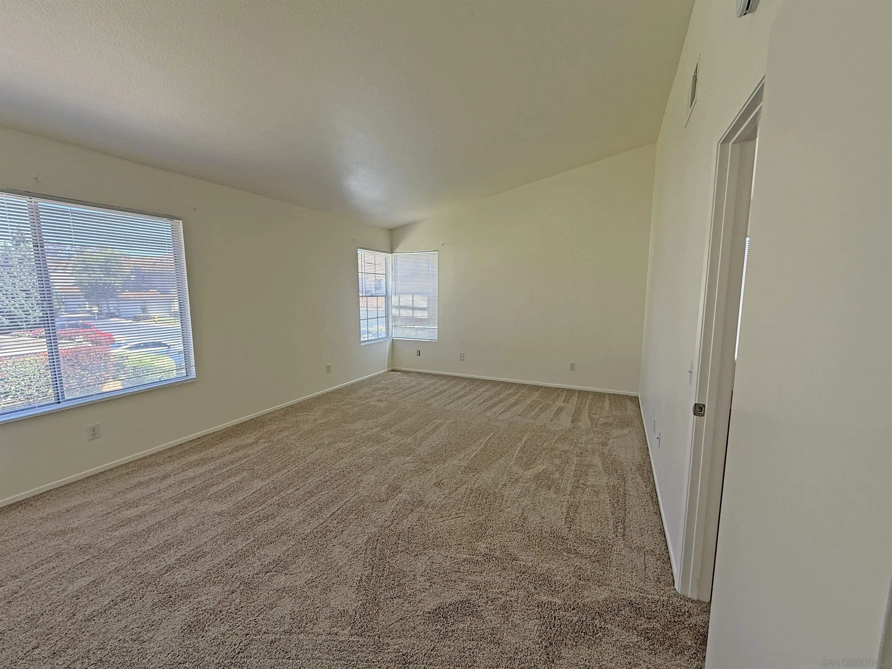 https://cdn.realtyfeed.com/cdn/127/260015031/d7784f1fdd8e8d337e5a071c705edd1f.webp