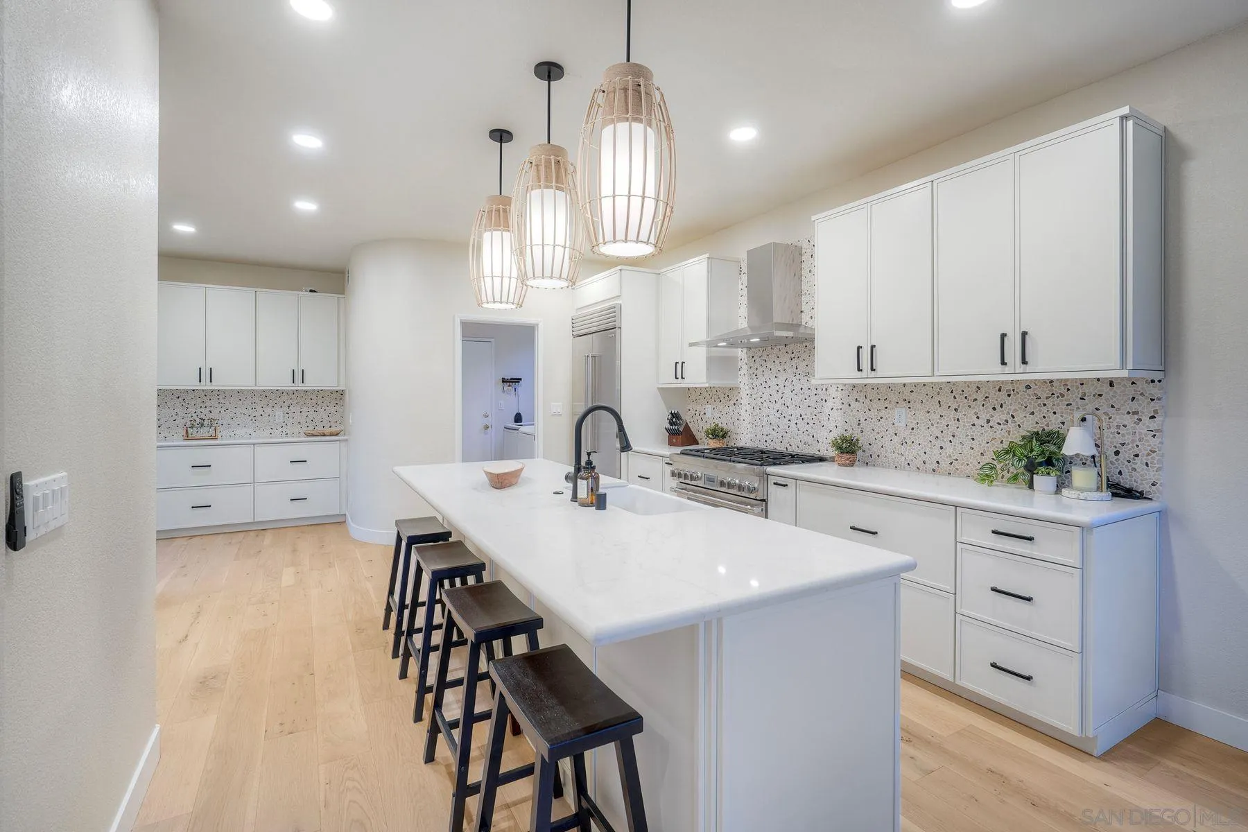 https://cdn.realtyfeed.com/cdn/127/260015032/0684734ebb13111d54cb8c5d4bda5f57.webp
