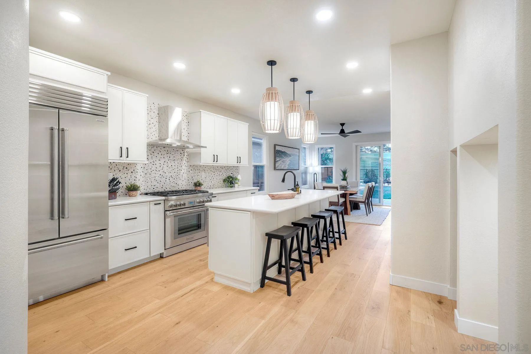 https://cdn.realtyfeed.com/cdn/127/260015032/1aca334051120b5928b5085738840ade.webp