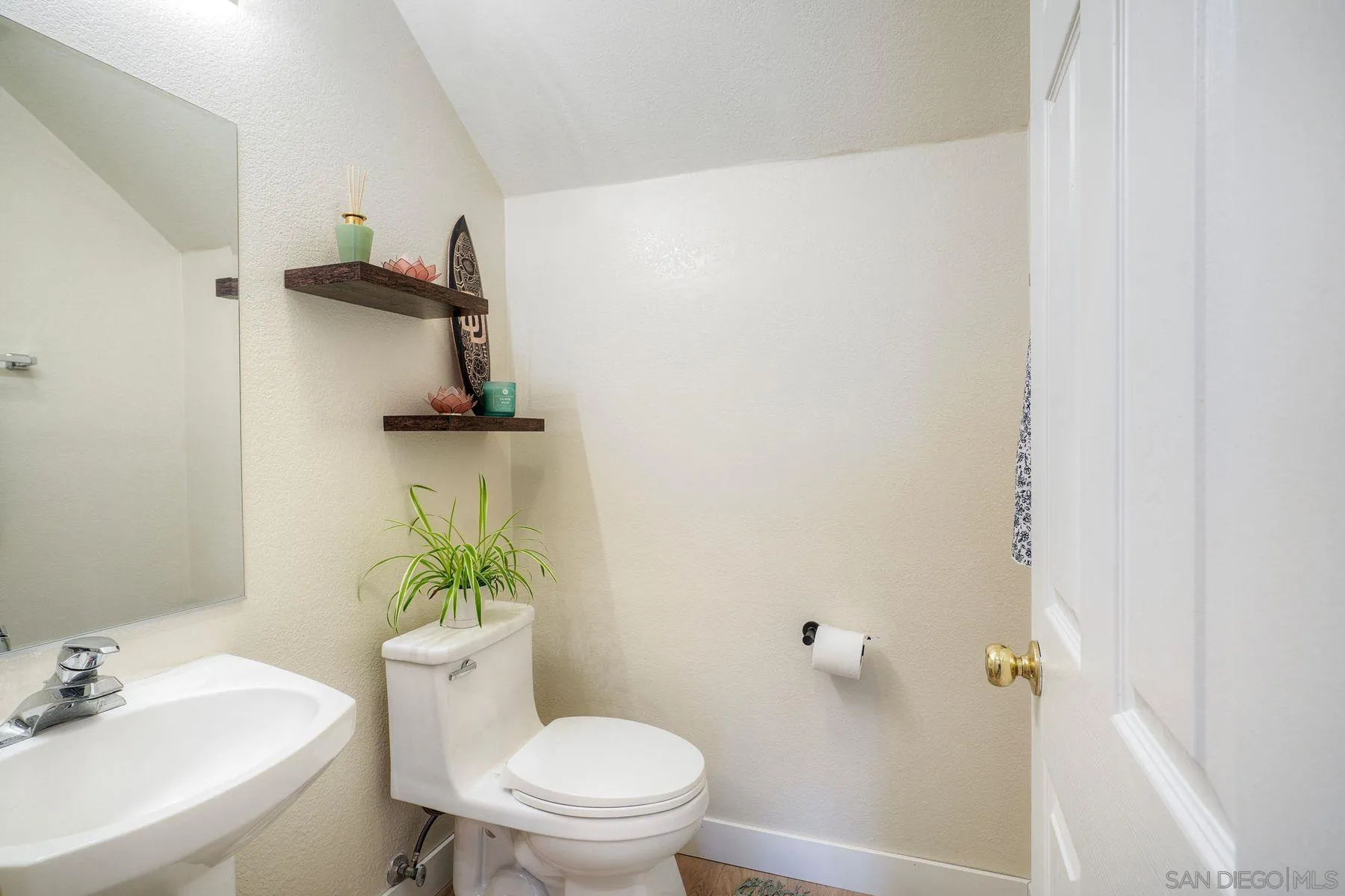 https://cdn.realtyfeed.com/cdn/127/260015032/3861457166aeaf343803846eb7d0ecd2.webp