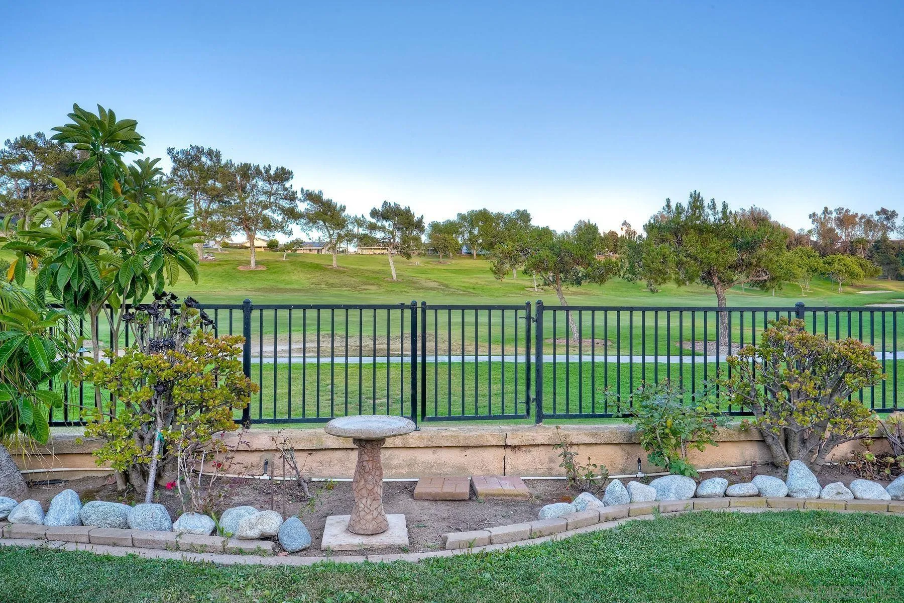 https://cdn.realtyfeed.com/cdn/127/260015032/660fc224312b8cf215625a94eda0c393.webp