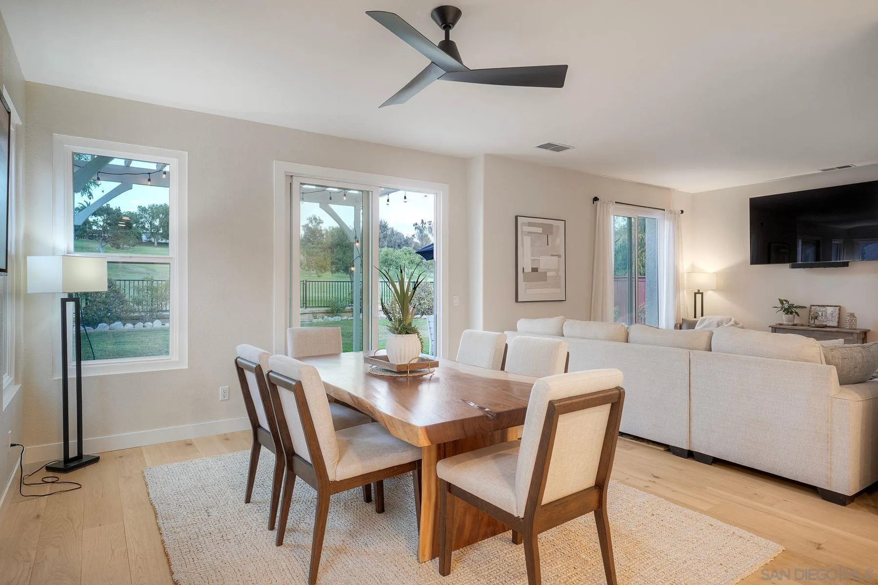 https://cdn.realtyfeed.com/cdn/127/260015032/9151ce17a52b2788ee3eb1c42cbaf8a7.webp