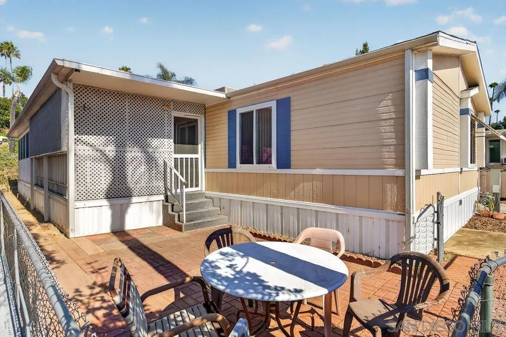 https://cdn.realtyfeed.com/cdn/127/260015034/43a2b203a2a4a25718be004dda97f296.webp