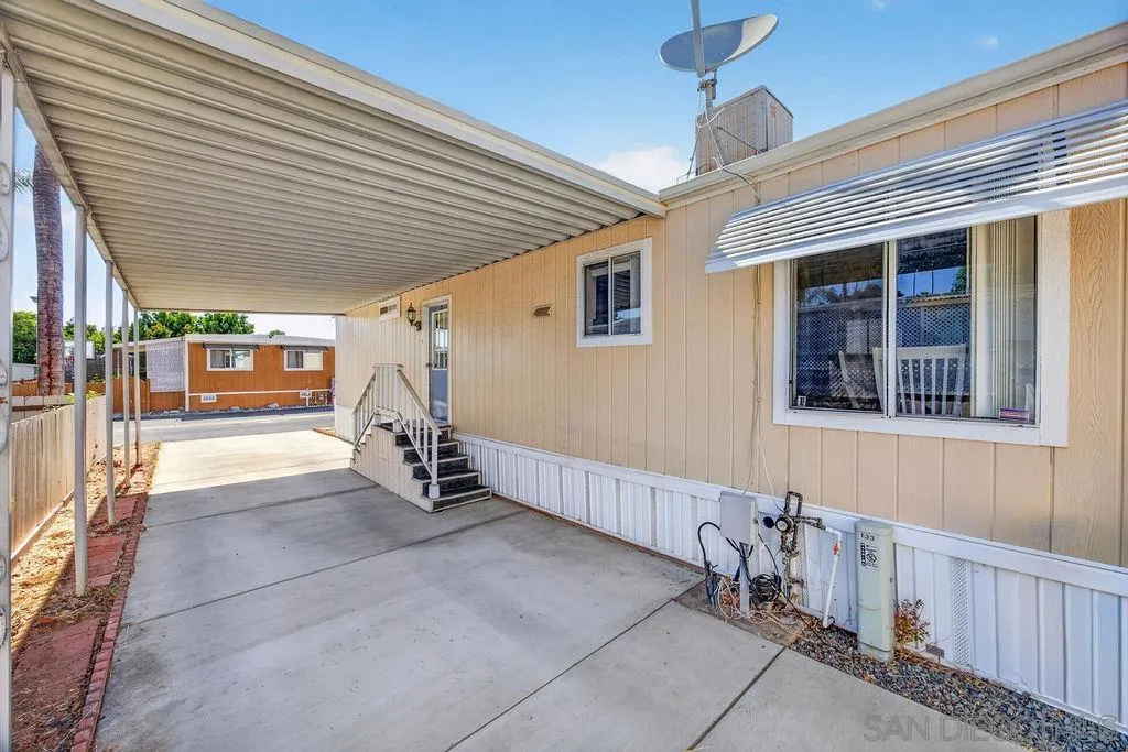 https://cdn.realtyfeed.com/cdn/127/260015034/c7c5d3c9c1a3489da2e725711133d36b.webp