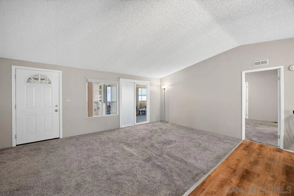 https://cdn.realtyfeed.com/cdn/127/260015034/ffbc7913352e13baffdf32b2383f206e.webp