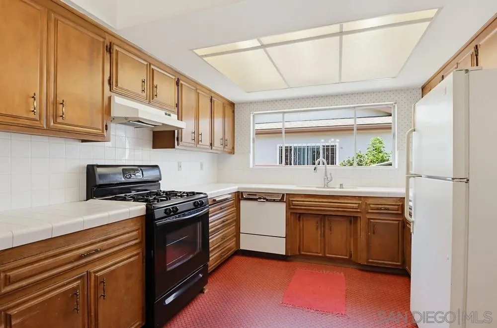 https://cdn.realtyfeed.com/cdn/127/260015035/1f949daf8f1ec2fe62cd2995fd760409.webp
