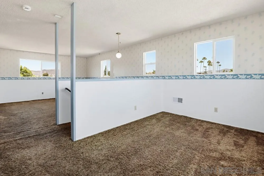https://cdn.realtyfeed.com/cdn/127/260015035/5671ca73af787986ae387965a3d605f5.webp