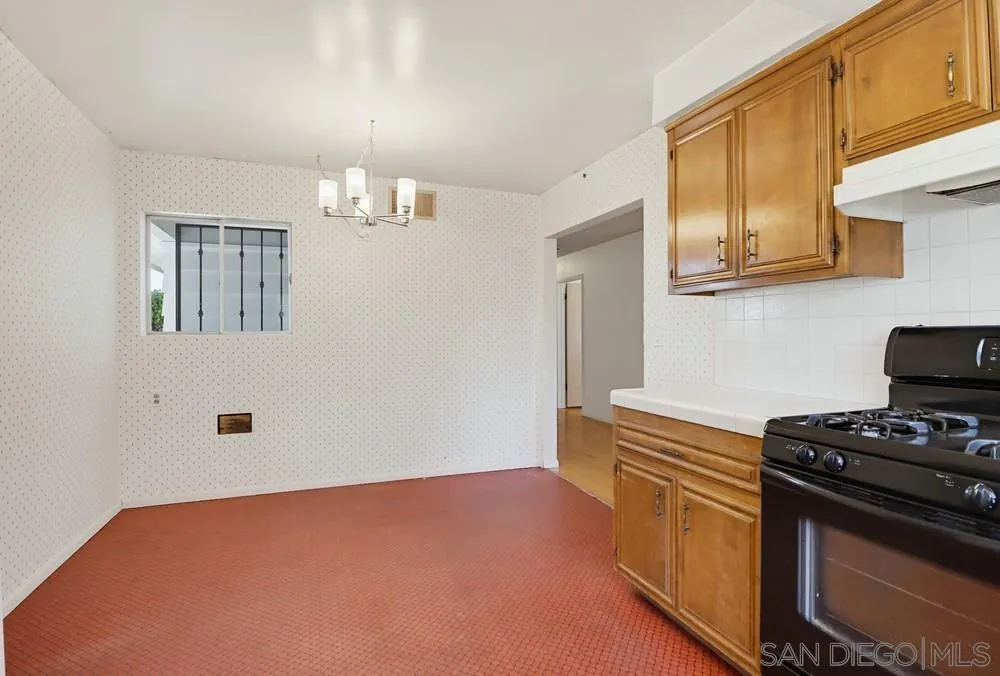 https://cdn.realtyfeed.com/cdn/127/260015035/7201ef6d8305af57450bcda27e59b8c2.webp