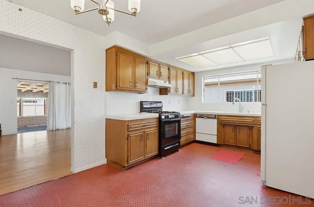 https://cdn.realtyfeed.com/cdn/127/260015035/ab28e573af5eb1a943c53bcd5bab6b06.webp