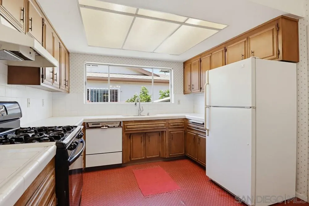 https://cdn.realtyfeed.com/cdn/127/260015035/c20a2af6d401bab42841aee29d140291.webp
