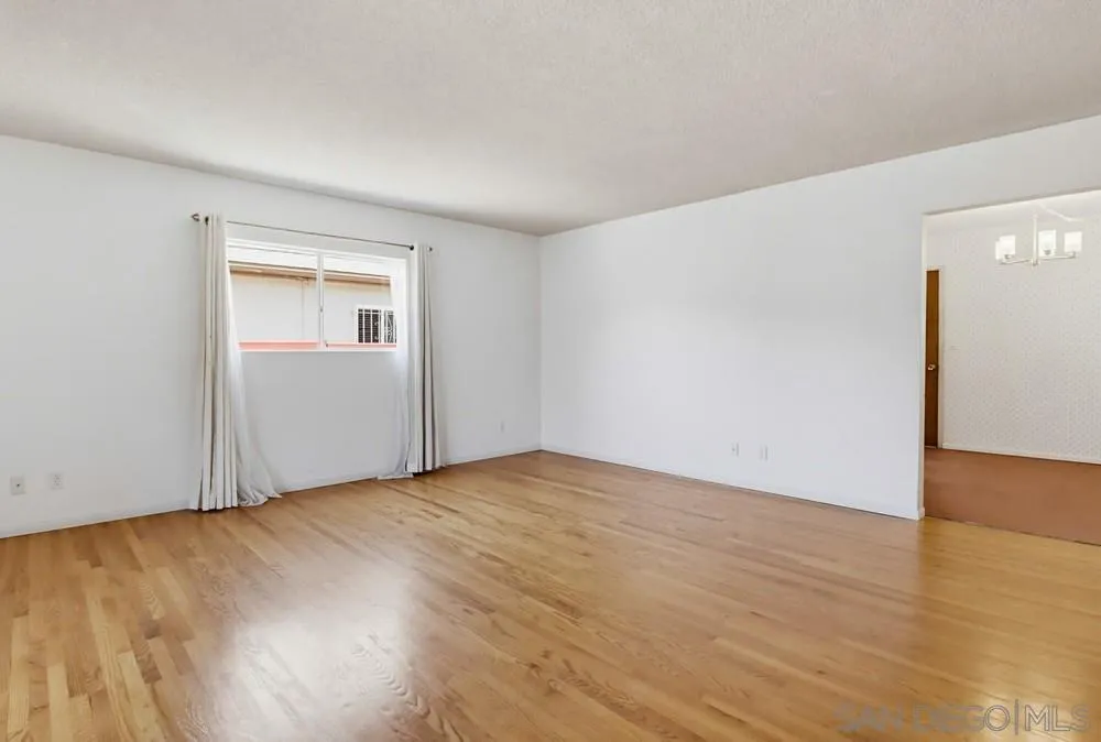 https://cdn.realtyfeed.com/cdn/127/260015035/d4509772af37e7b363ff9b5712d3080a.webp