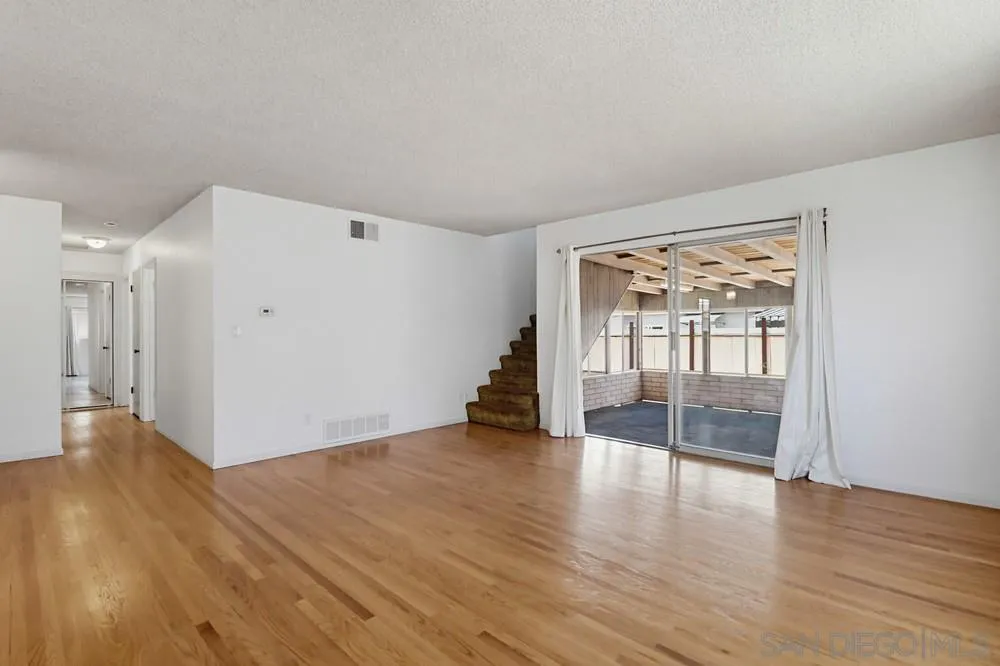 https://cdn.realtyfeed.com/cdn/127/260015035/f48f835a1d8242a6543e10b9b1c04fc6.webp