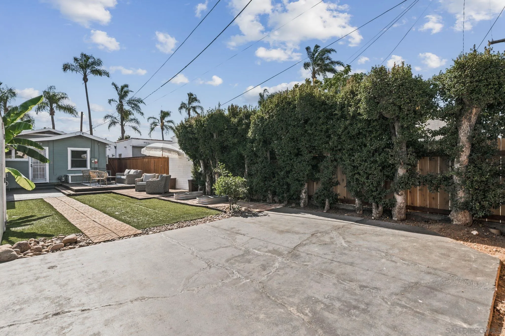 https://cdn.realtyfeed.com/cdn/127/260015037/3f5a4dd846d884a0681950716ef4184d.webp