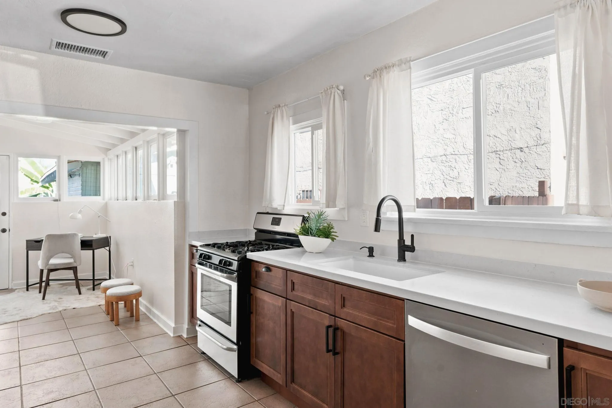 https://cdn.realtyfeed.com/cdn/127/260015037/60b24d755dafd17e6eb05574c9d56cc7.webp