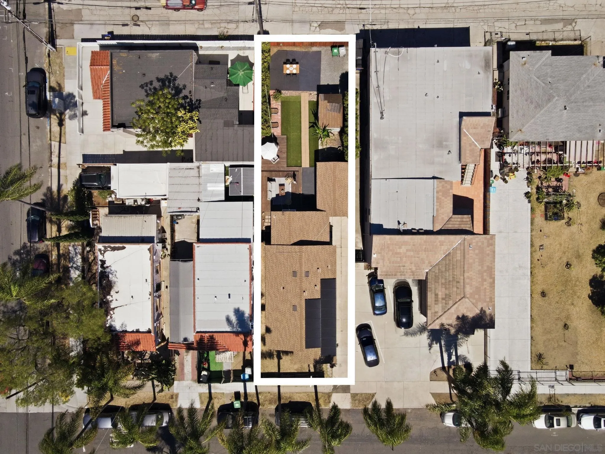 https://cdn.realtyfeed.com/cdn/127/260015037/9f7038788c284e89d69462c913fab94d.webp
