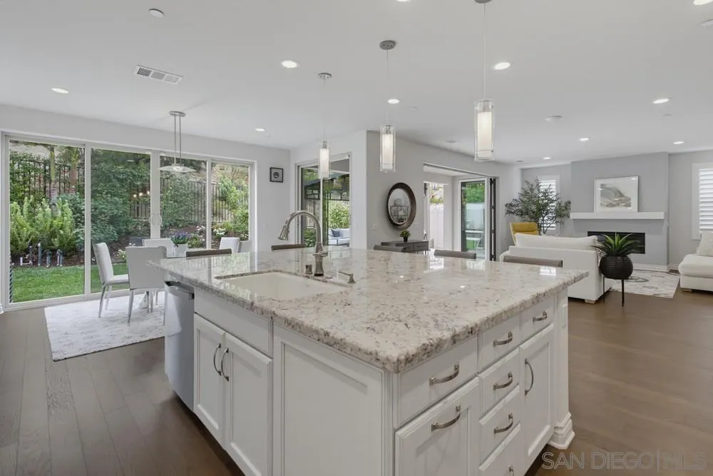 https://cdn.realtyfeed.com/cdn/127/260015042/054415cfff31b923fa91193e480c14dc.webp
