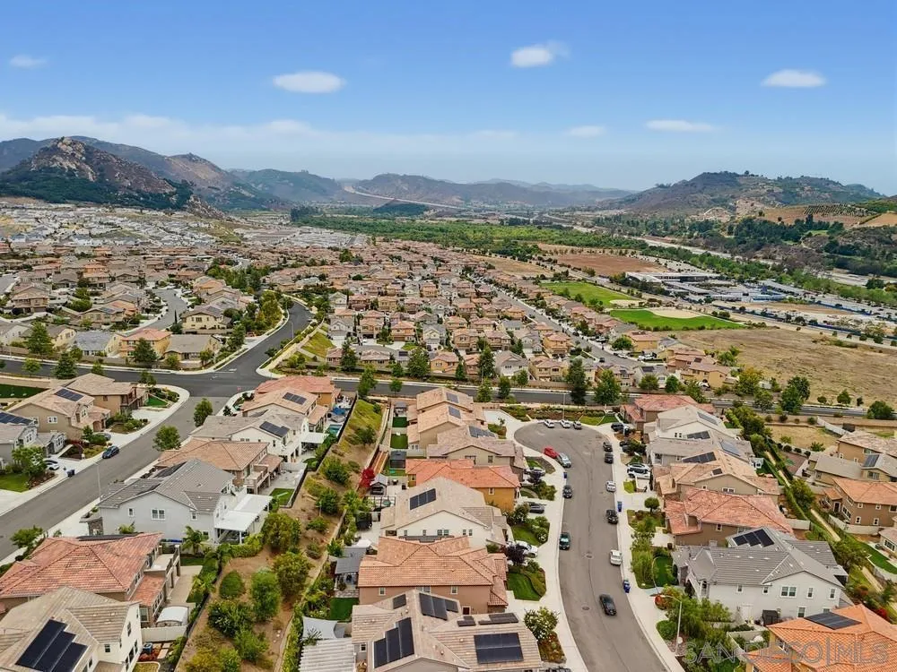 https://cdn.realtyfeed.com/cdn/127/260015042/0a7d498e4112841a94e05d06df5e563d.webp
