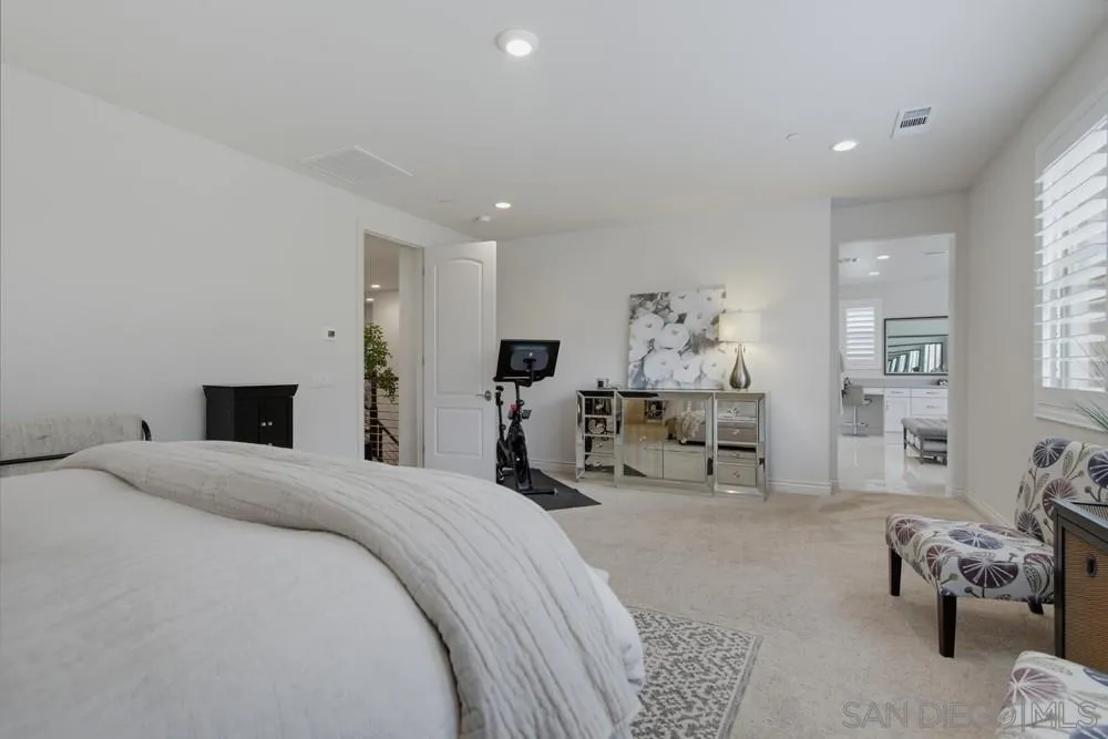 https://cdn.realtyfeed.com/cdn/127/260015042/0c1e3c83507195b95af574156857f6a5.webp