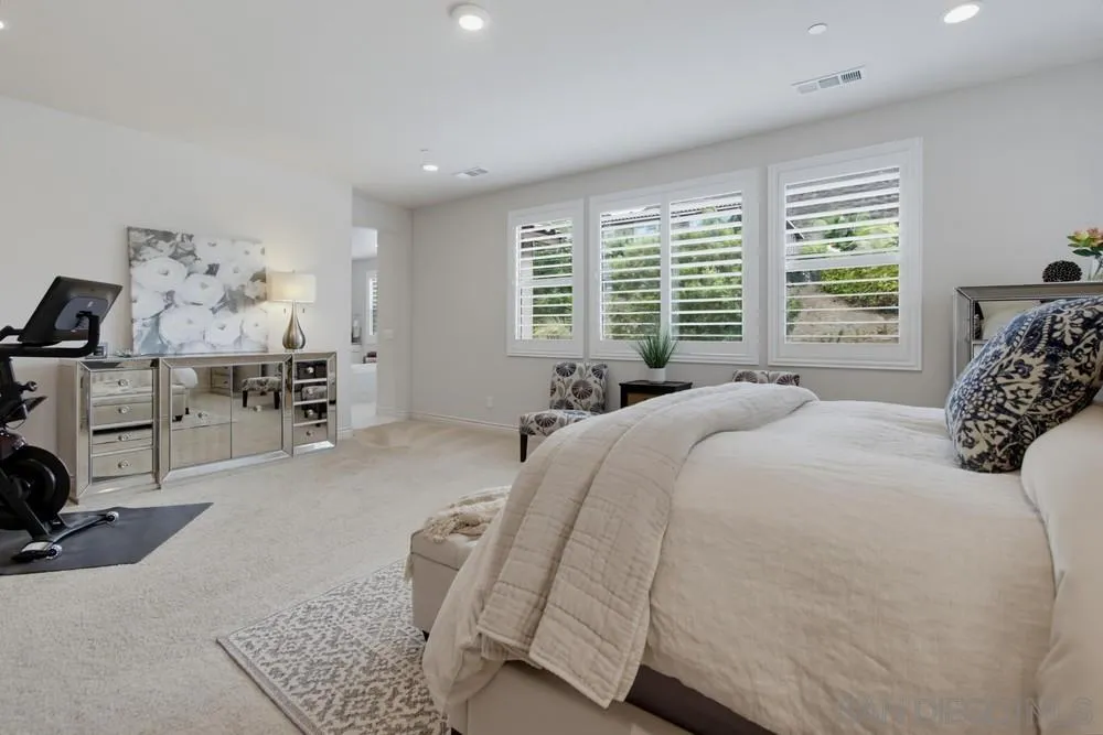 https://cdn.realtyfeed.com/cdn/127/260015042/10650a0e178267023ff36b564769364d.webp