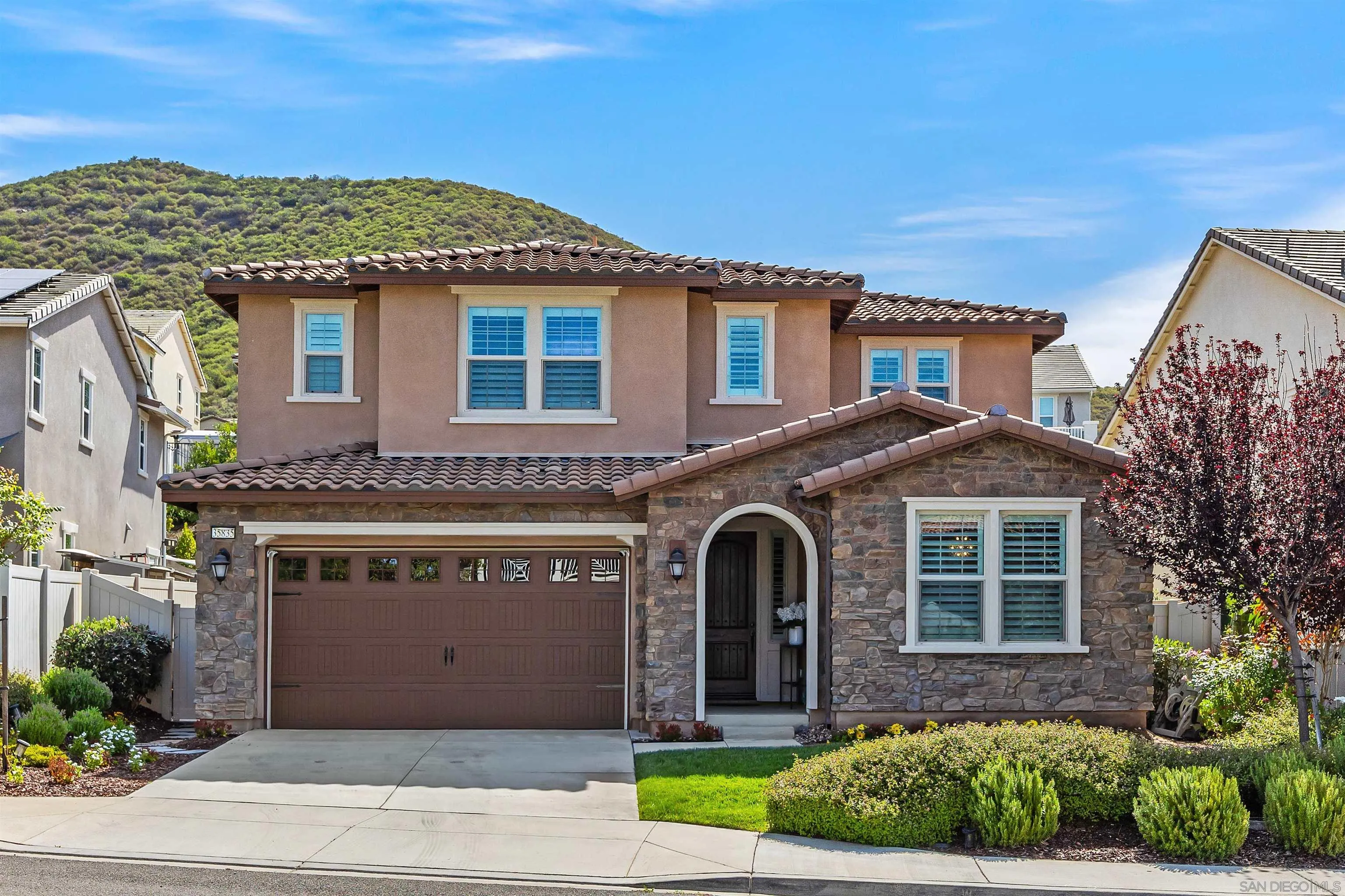 https://cdn.realtyfeed.com/cdn/127/260015042/2047b2662cbe142484fa2e8eca477231.webp