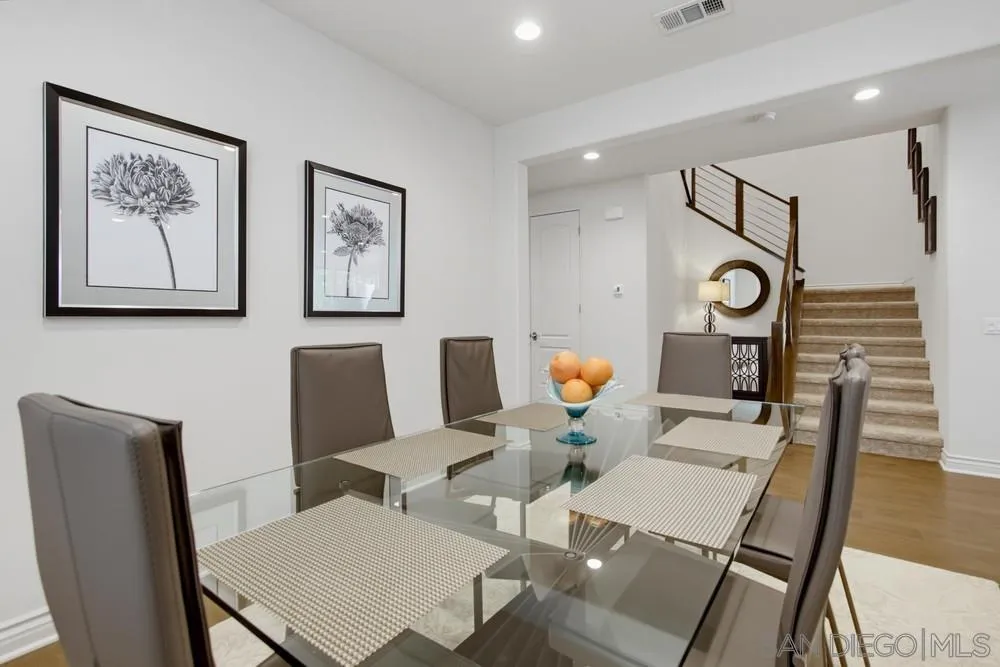 https://cdn.realtyfeed.com/cdn/127/260015042/3b92039faf753fe81528ec2c03d7a351.webp