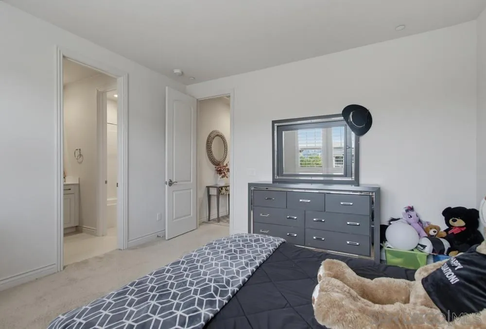 https://cdn.realtyfeed.com/cdn/127/260015042/4631cf7ae2d272c05f6986d8d40b6430.webp