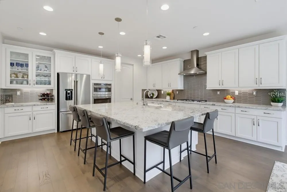 https://cdn.realtyfeed.com/cdn/127/260015042/47cb007a234f0f48453f80333cb7d992.webp