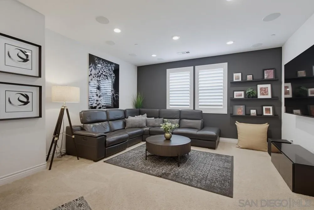 https://cdn.realtyfeed.com/cdn/127/260015042/8017fb0a6c95783b31e115ad4bc65afe.webp