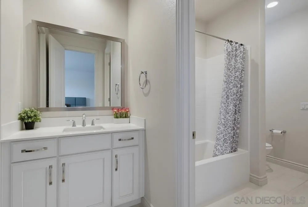 https://cdn.realtyfeed.com/cdn/127/260015042/860f1a4eb79adbc0bc142bc4e11bc9b7.webp