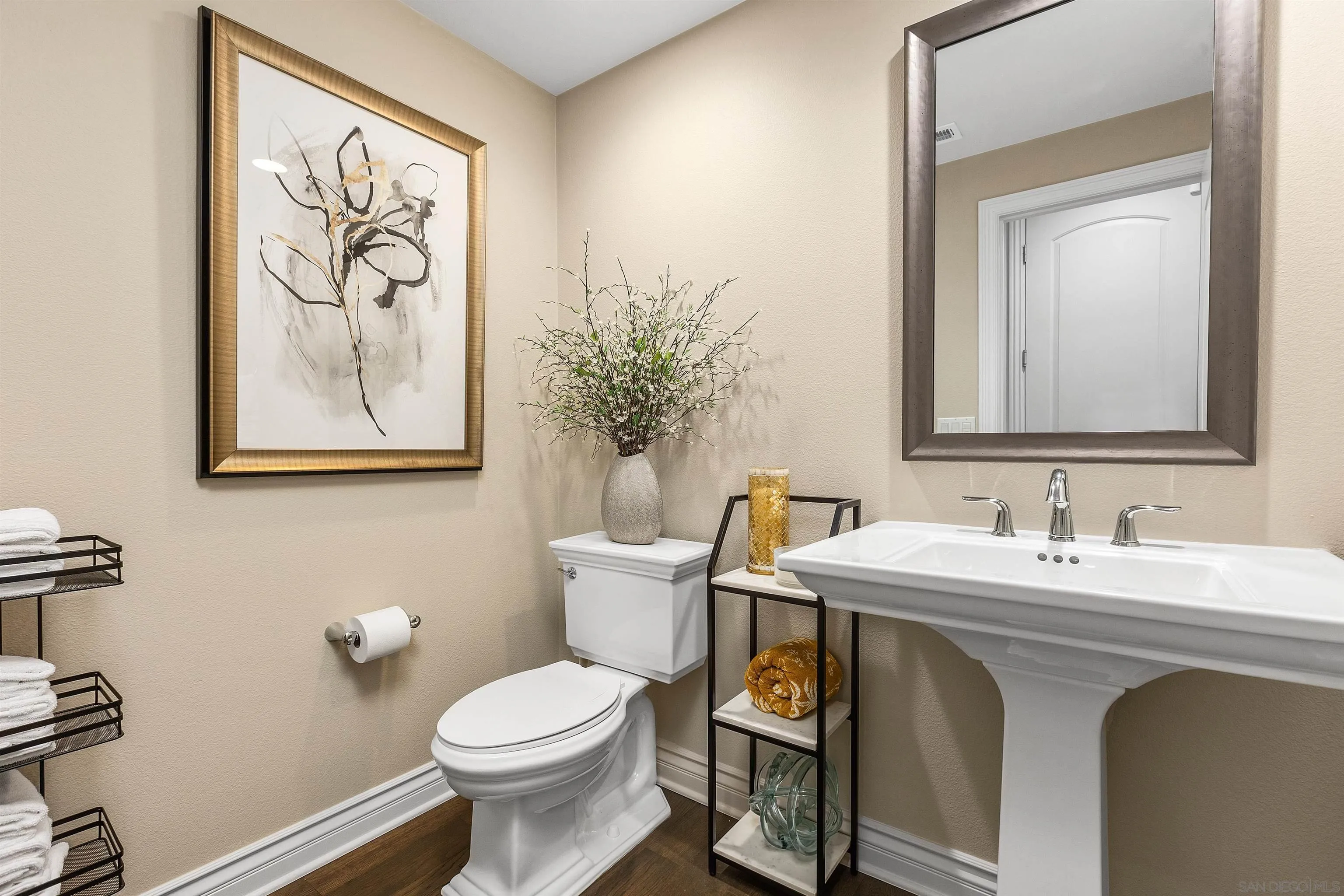 https://cdn.realtyfeed.com/cdn/127/260015042/8f72fd58e10bd1f484d68975791c01bd.webp