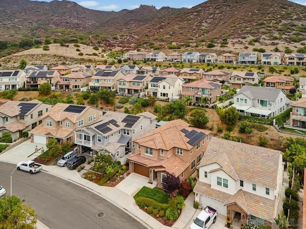 https://cdn.realtyfeed.com/cdn/127/260015042/979279bf723596e94ccc4b877a9e32fd.webp