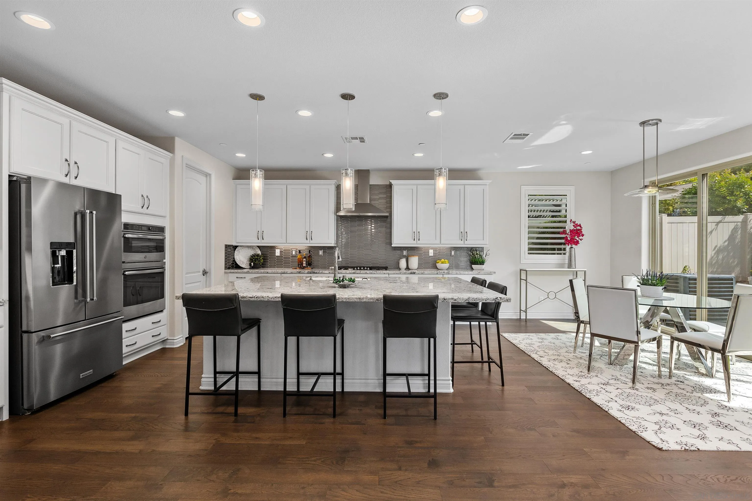 https://cdn.realtyfeed.com/cdn/127/260015042/bb1495fca5effe8a3b52acefb0b0bd38.webp