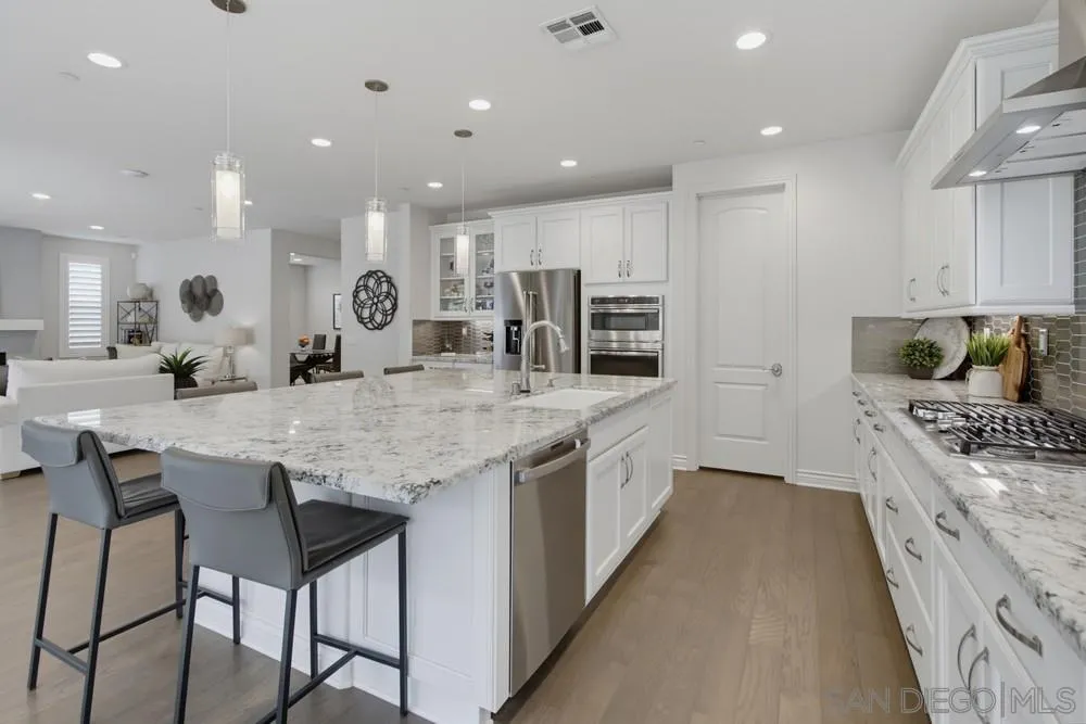 https://cdn.realtyfeed.com/cdn/127/260015042/cb3722acc5781c3397274a1c74c8004c.webp