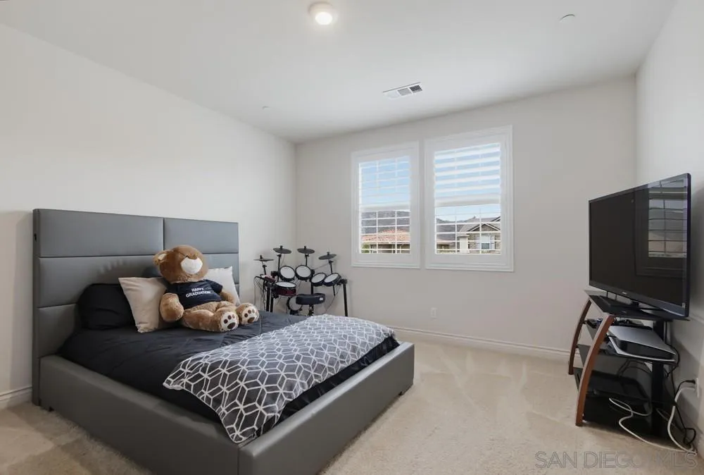 https://cdn.realtyfeed.com/cdn/127/260015042/f8cfd07e51bbcba9a484043d8bb4eb3f.webp