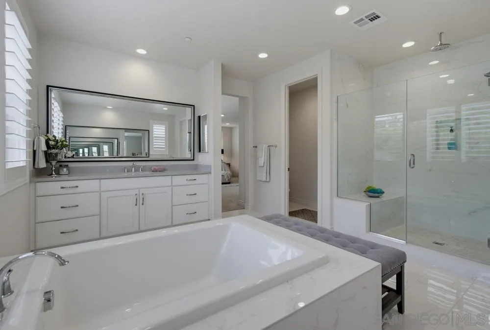https://cdn.realtyfeed.com/cdn/127/260015042/fcd4102abc9ed43195bbf28c1694ac61.webp