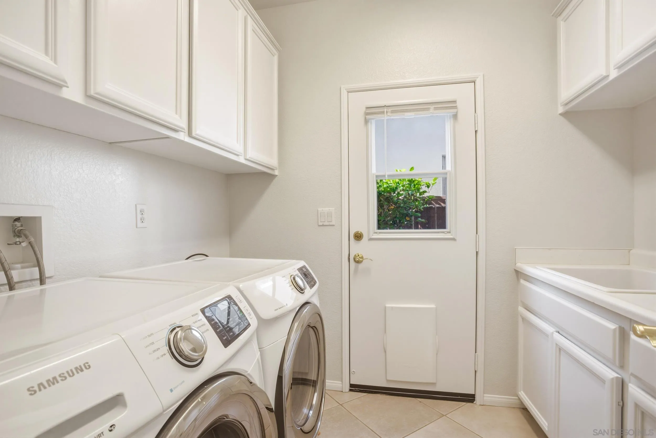 https://cdn.realtyfeed.com/cdn/127/260015047/2fac25ebd707dd0b9d0e589e234a285b.webp