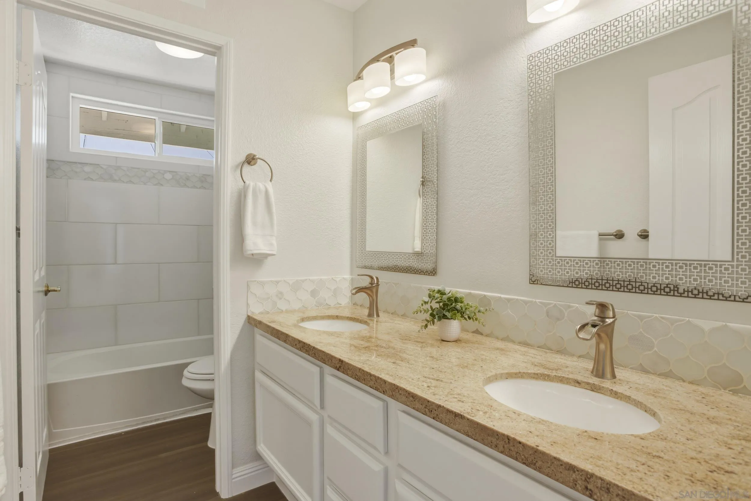 https://cdn.realtyfeed.com/cdn/127/260015047/4a189ffd65a268e6f552a43bcf810bc6.webp